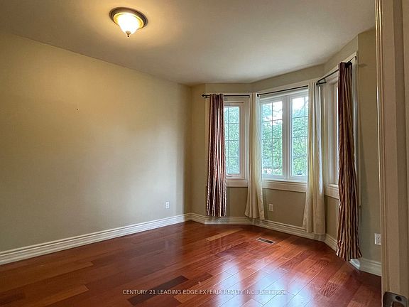 5th image of 20 Grove Hill Dr W