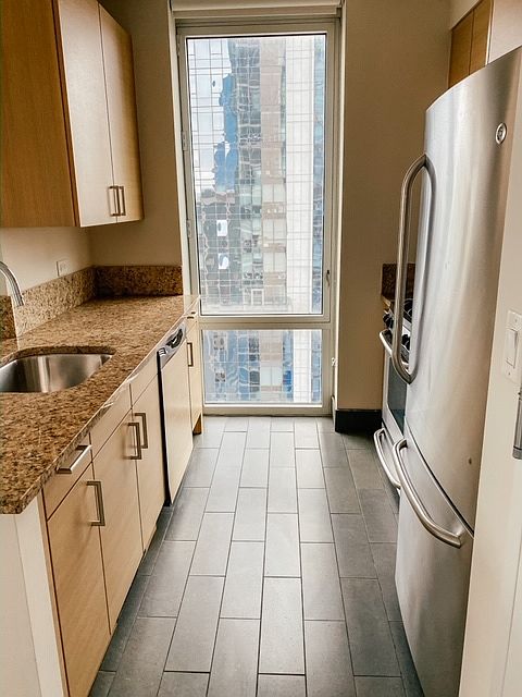 1st image of 125 W 31st St APT 20D