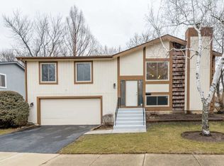 780 Yosemite Trl, Roselle, IL 60172
