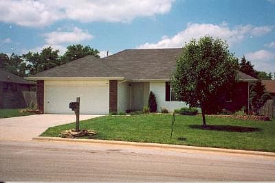 1st image of 657 E Kings Carriage Blvd