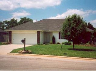 657 E Kings Carriage Blvd, Nixa, MO 65714