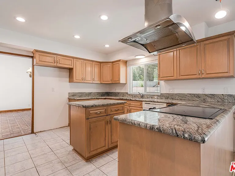 1181 Somera Rd — Photo 11