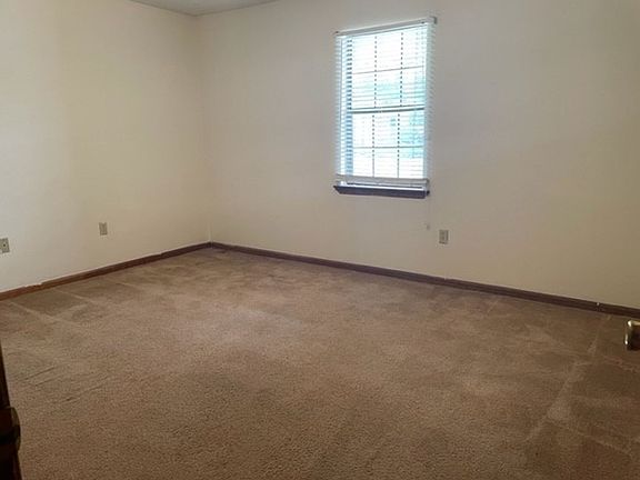 4th image of 1754B Poplar St