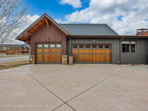 3rd image of 28 Deer Valley Dr