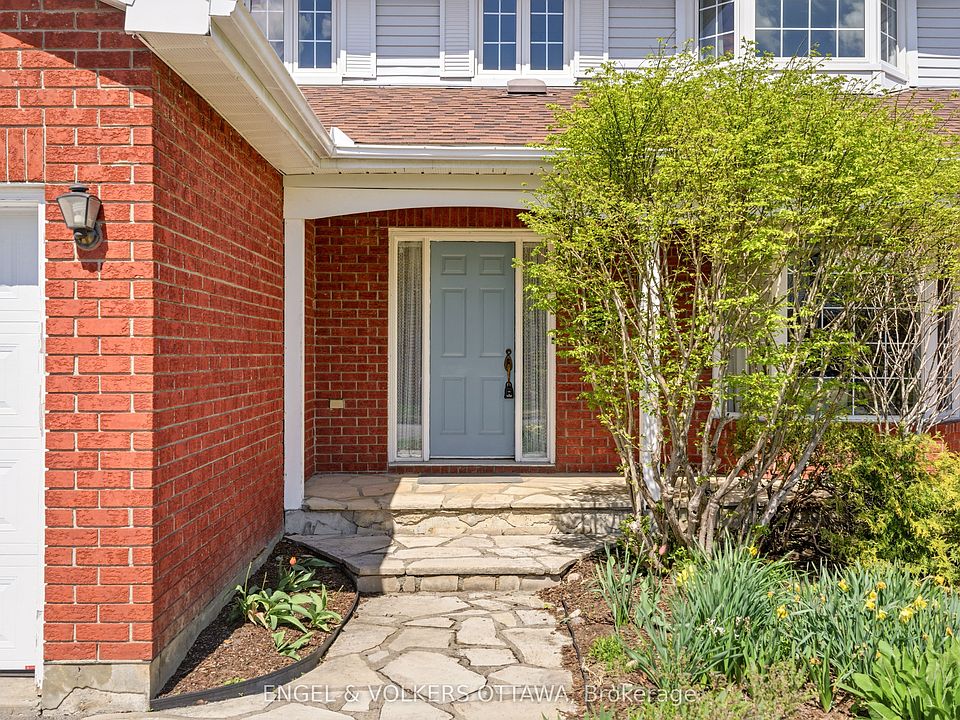 90 Topley Cres, Ottawa, ON K1G 4M6 | MLS #X13124462 | Zillow