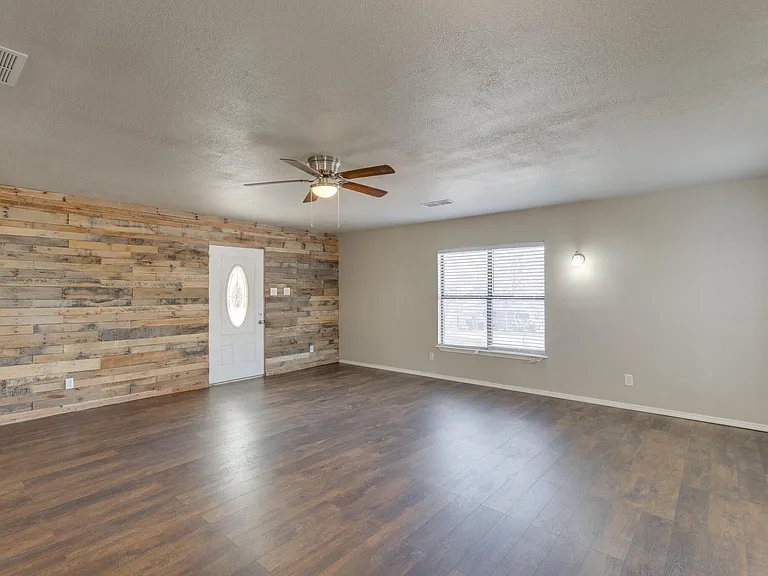 157 Harbor Dr — Photo 6