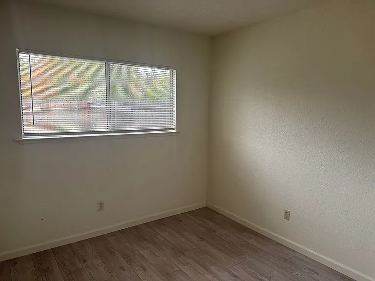 3327 Jayanne Way — Photo 4