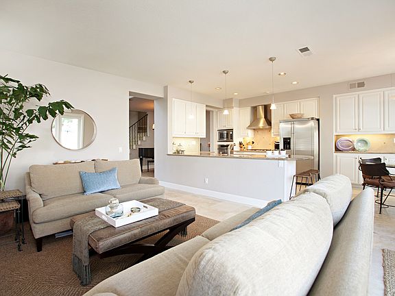 3rd image of 4566 Da Vinci St