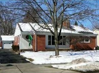 1824 Lakeland Ave, Sylvan Lake, MI 48320
