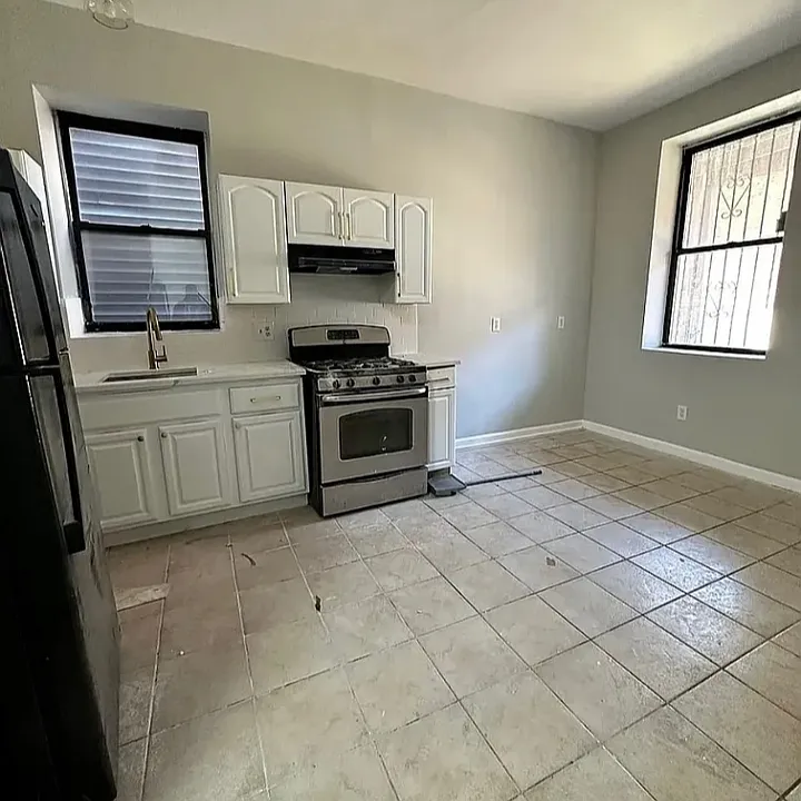135 S 7th St #2L