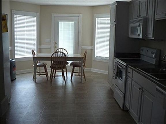 4th image of 1524 Manchester Dr