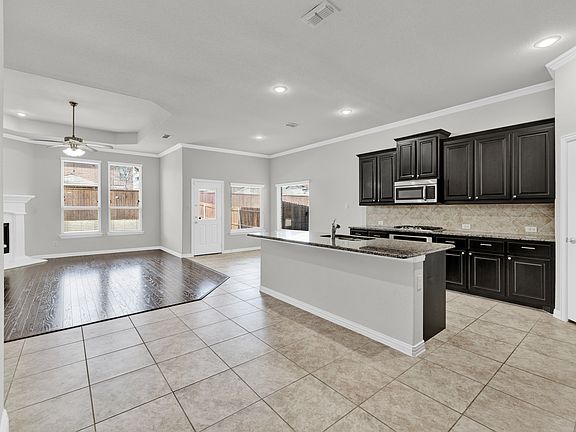 5th image of 2006 Milano Ln
