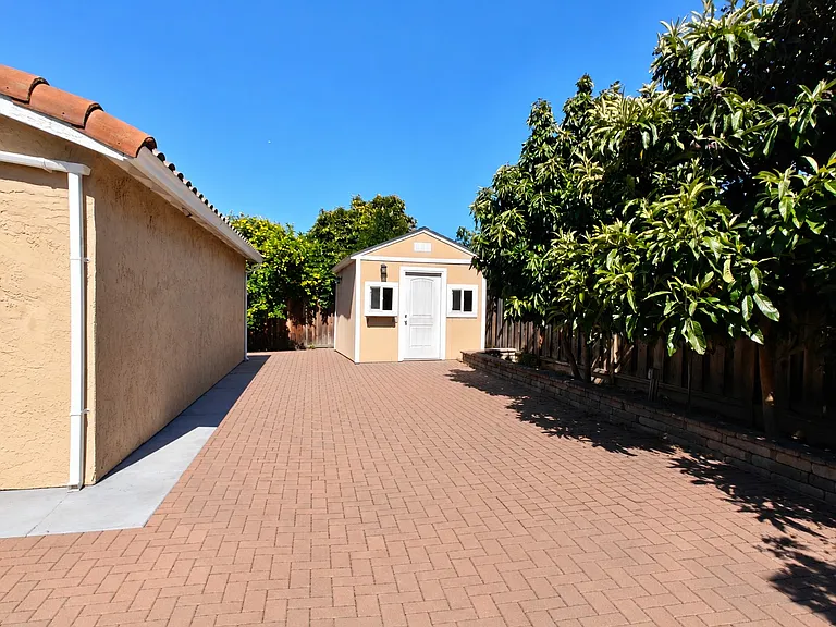 2086 Fairway Glen Dr — Photo 17