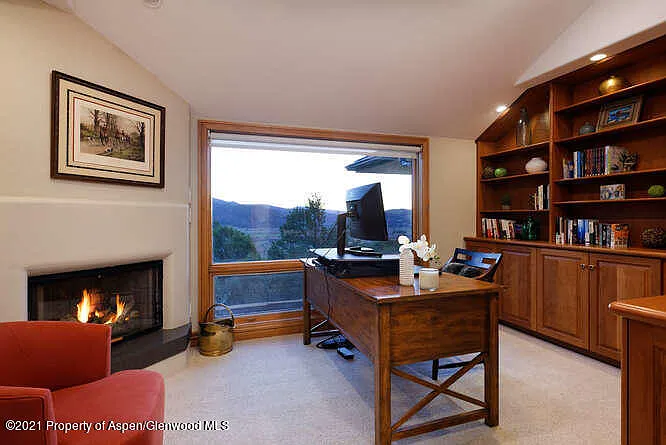 571 Booth Ln — Photo 36