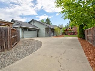 979 SW Princeton Pl, Grants Pass, OR 97527