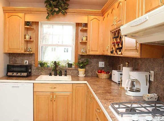 3rd image of 43 Voorhis Dr