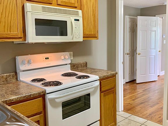 3rd image of 308 Gill St APT A