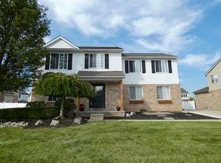 24768 Parklane Dr, Flat Rock, MI 48134