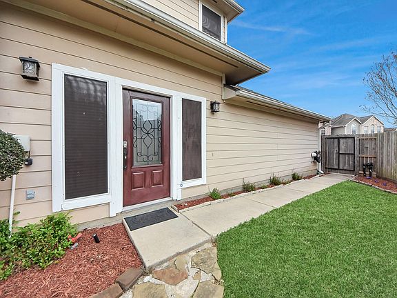 3rd image of 18963 Candlelight Crescent Rd