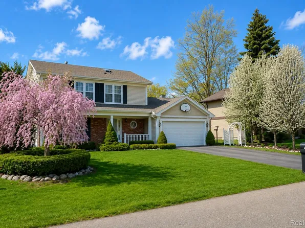 40437 Village Wood Rd, Novi, MI 48375