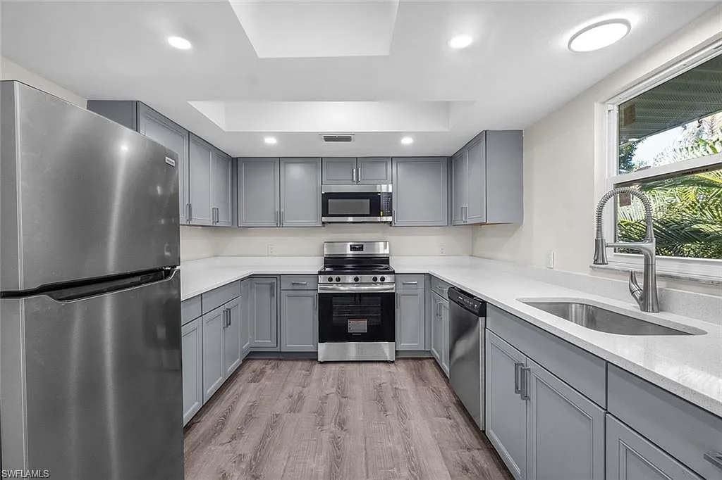 2 bed, 2.0 bath, 1572 sqft, $3,400 — Photo 4