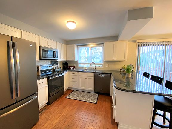 3rd image of 205 Charlesgate Cir