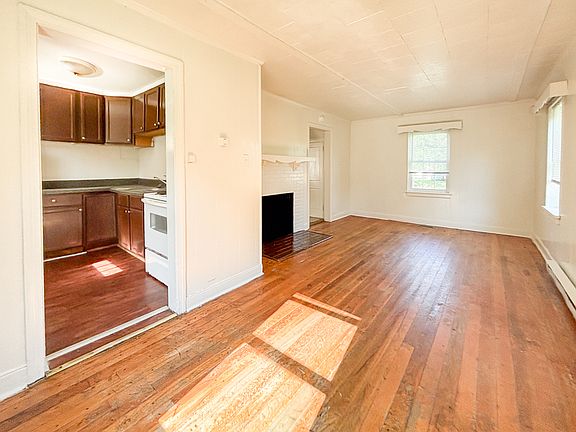 5th image of 3415 Danbury Rd