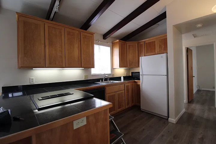 1433 Cottage St — Photo 3
