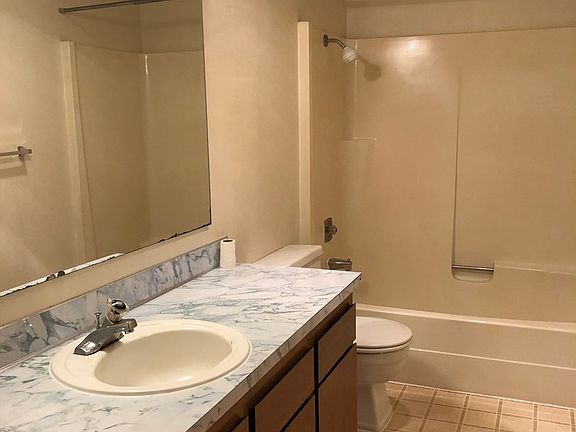 5th image of 2829 & 2831 Applewood Ln #2831