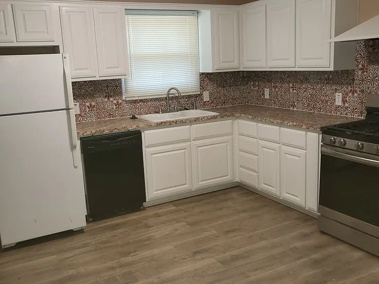 304 E Ellen Ave — Photo 7