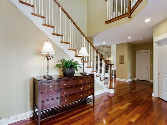 A LOVELY PLACE TO GREET YOUR GUESTS!