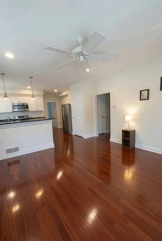 4 bed, 1460 sqft, $4,600 — Photo 4