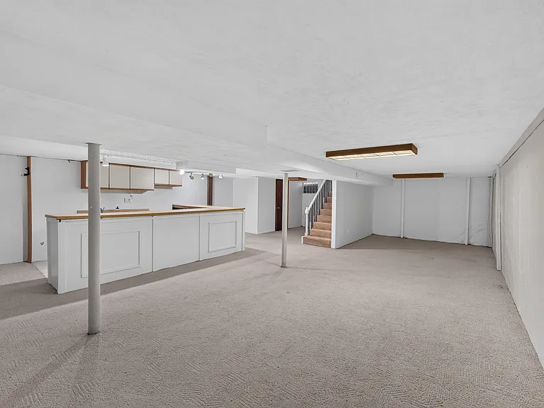 2313 W 71st St — Photo 24