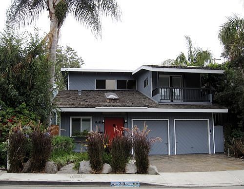 Modern beach house oasis