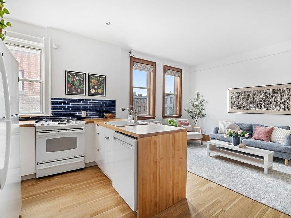 1st image of 10 Montgomery Pl APT 4A