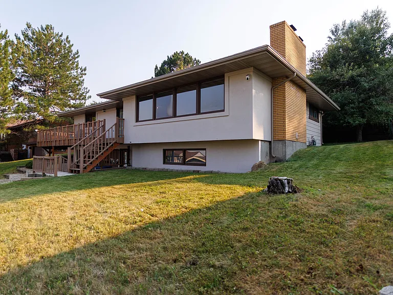 2750 Greenbriar Dr — Photo 3