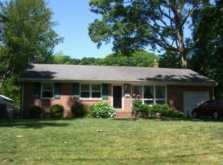 24 Mammoth Oak Rd, Newport News, VA 23606