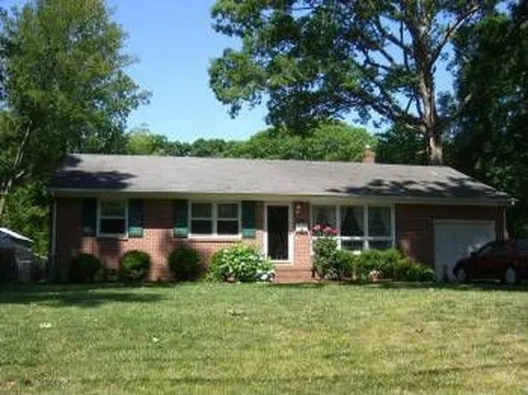24 Mammoth Oak Rd, Newport News, VA 23606