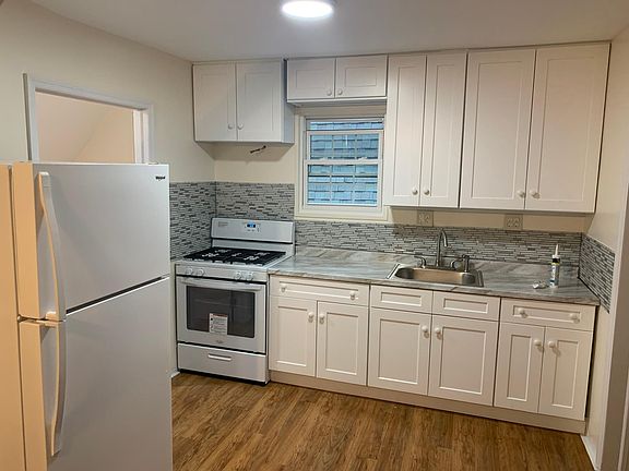 2nd image of 10719 Liverpool St Floor 2