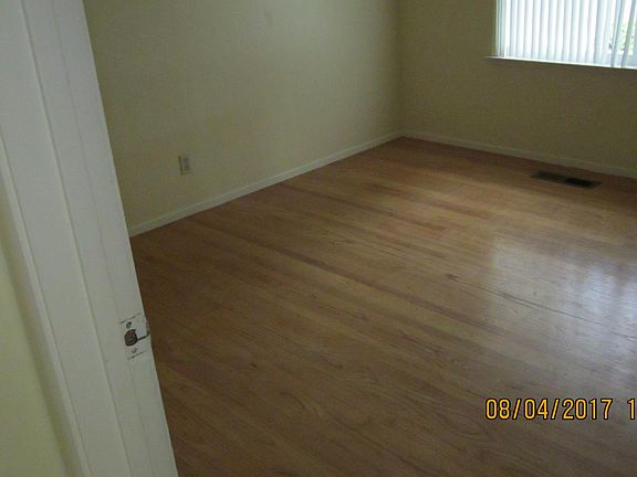 4th image of 1121 Monica Ln