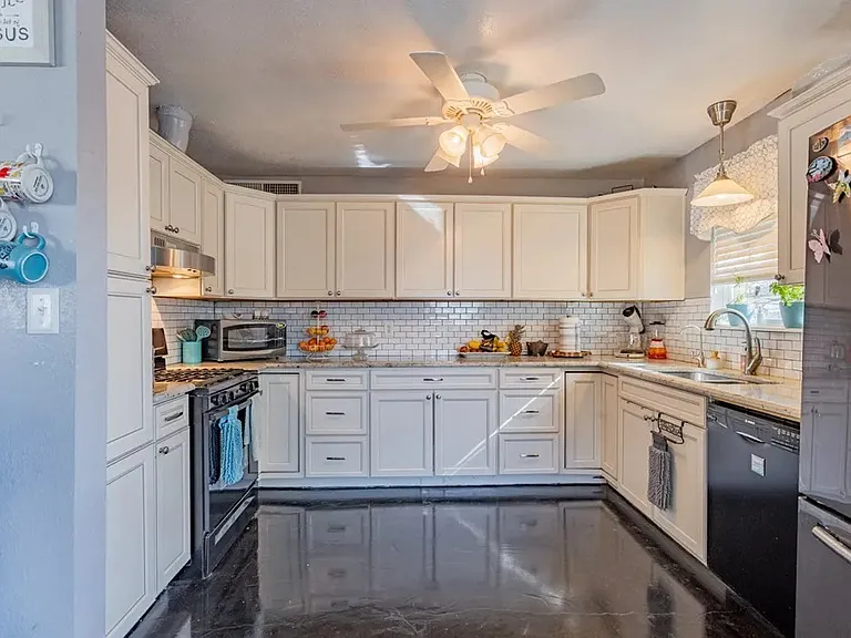 4034 Stillwood Ln — Photo 11