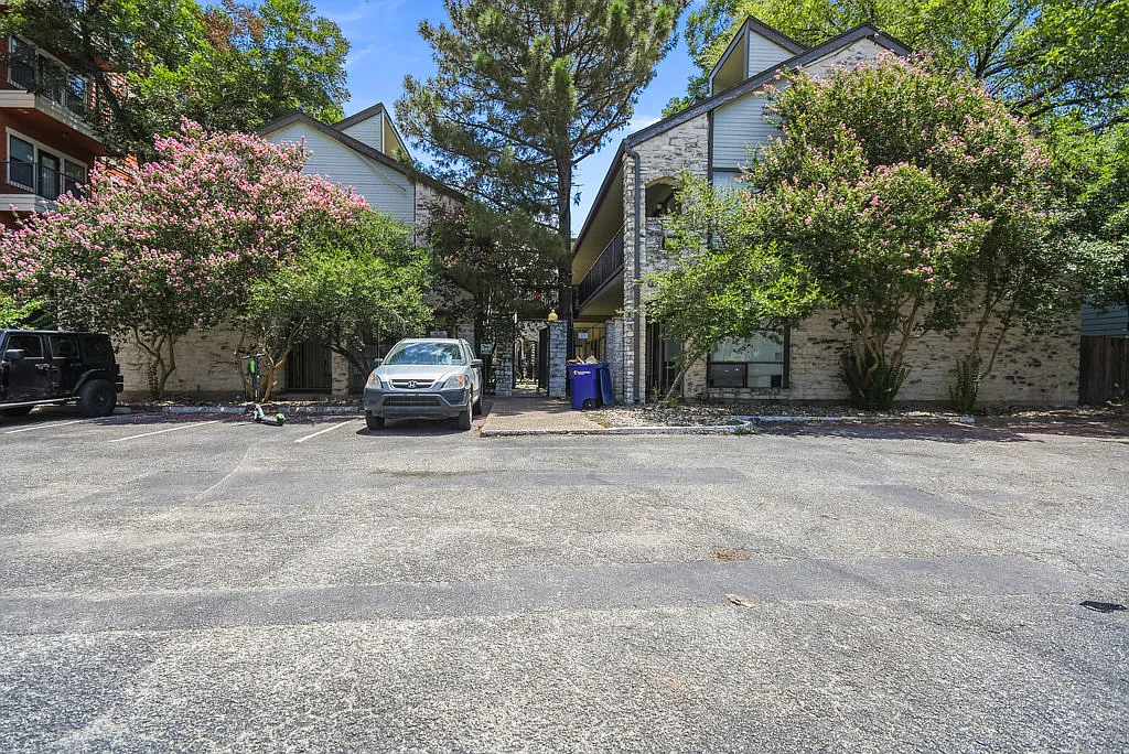 2815 Rio Grande St Apt 104 — Photo 2