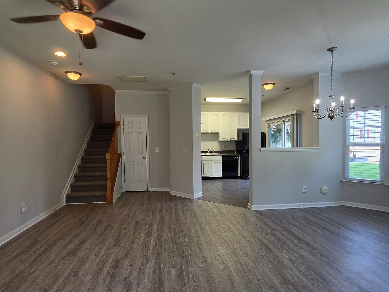 3 bed, 2.5 bath, 1764 sqft, $1,695 — Photo 4