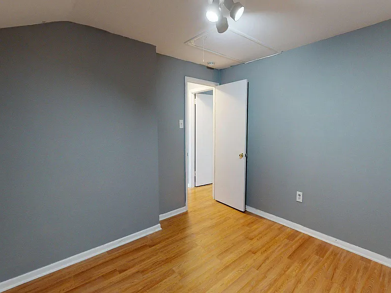 669 N Henderson Rd — Photo 28