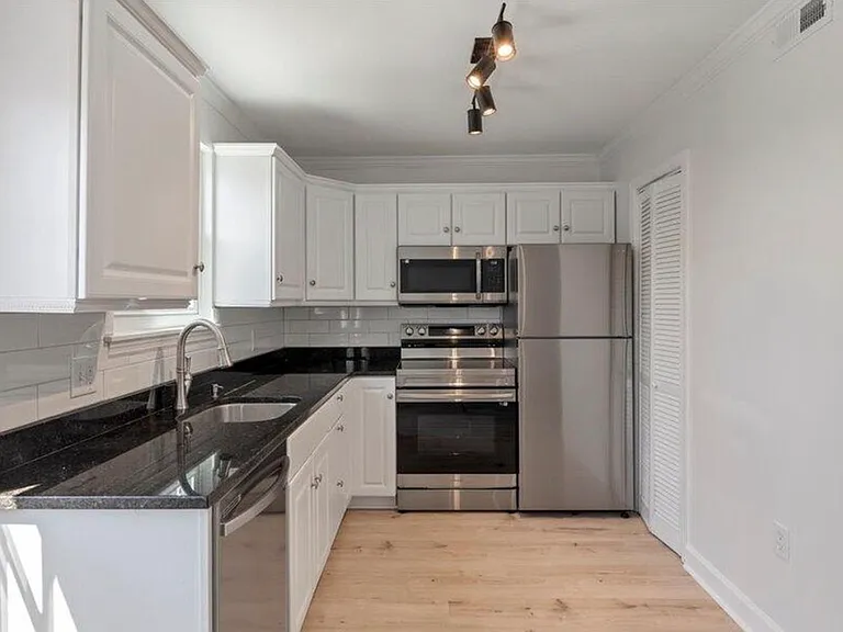 415 Parkdale Dr #8E — Photo 22
