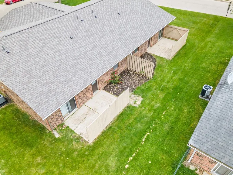 3477 Redbud Dr — Photo 5