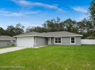 484 W Charming Pl, Citrus Springs, FL 34434
