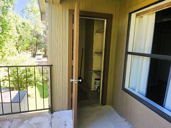 4th image of 863 Hammond Manor Dr