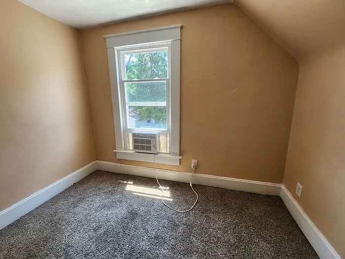 2639 Fenwood Ave — Photo 11
