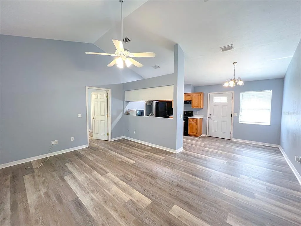 3 bed, 2.0 bath, 1058 sqft, $1,850 — Photo 3